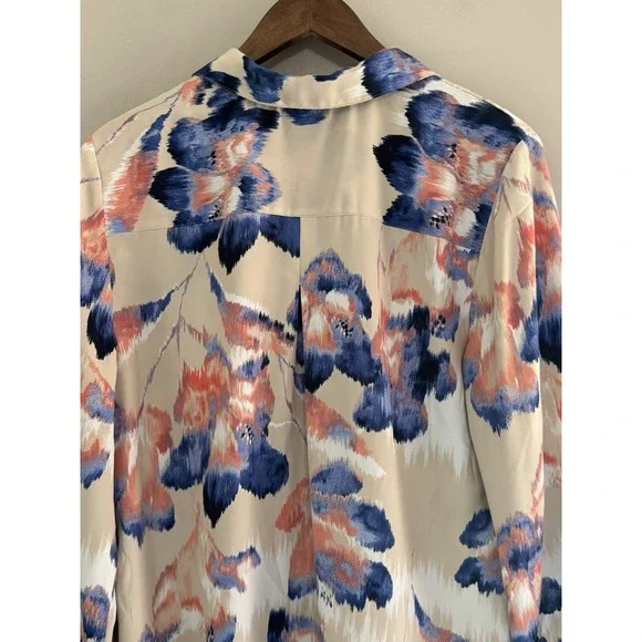 Chicos 2 Abstract Floral Blouse Top V Neck Roll Tab Slv Flowy Silky Satin Large - Picture 9 of 16